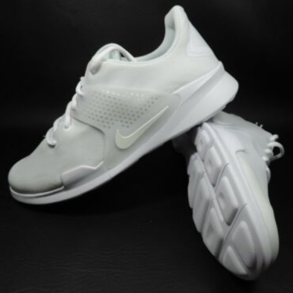 nike arrowz black and white